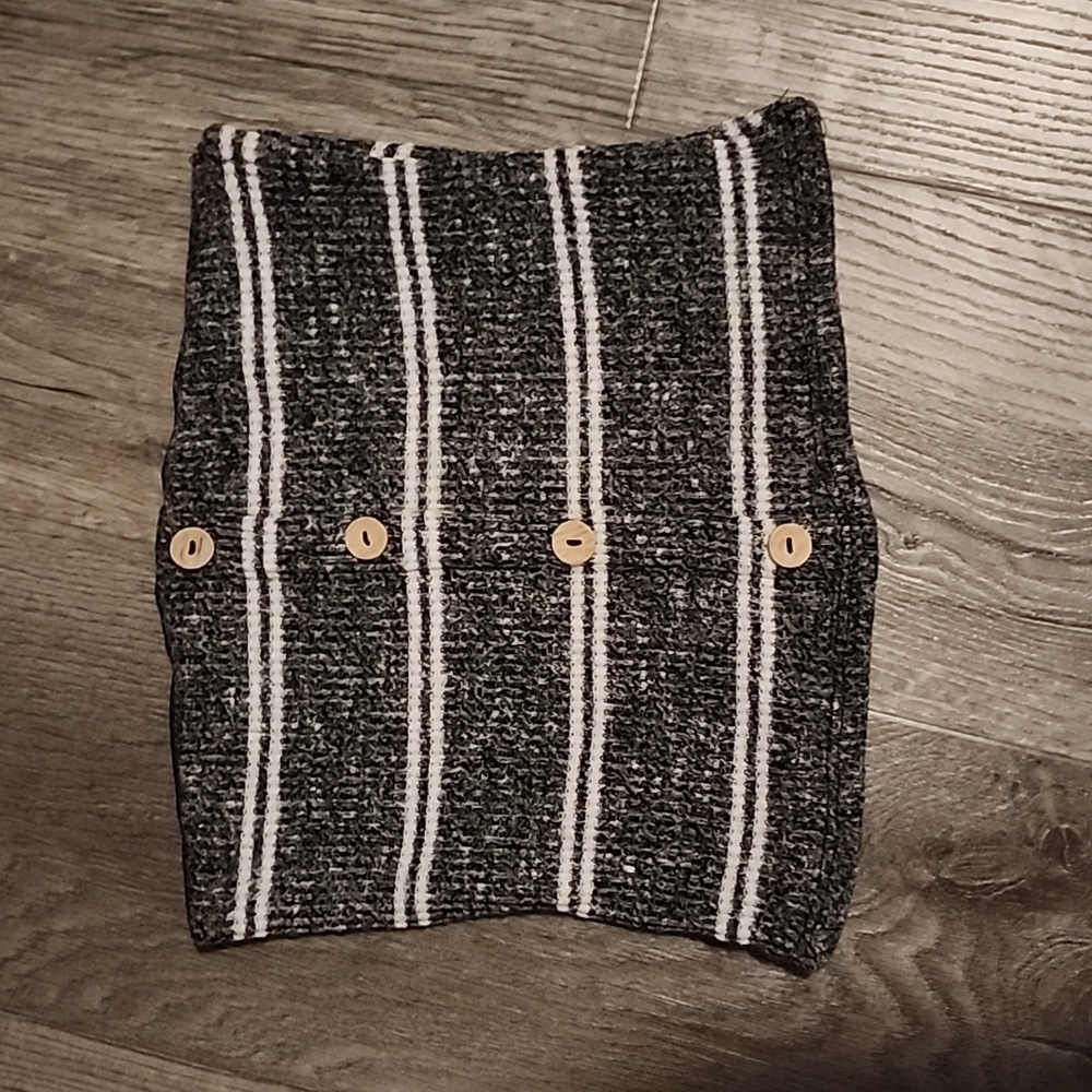Adorable tube top with buttons